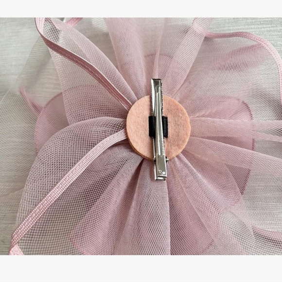 Elegant Pink Fascinator Hat - Picture 6 of 7